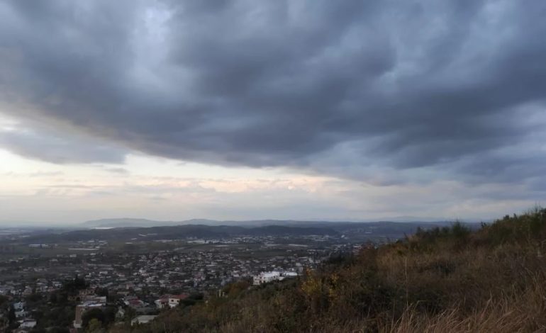 Reshjet e shiut do të përfshijnë të gjithë vendin, parashikimi i motit për sot