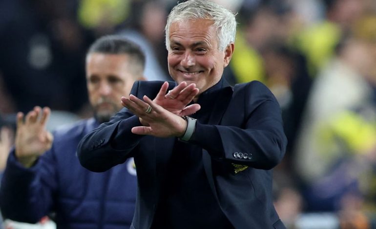 “Futbolli është mbretëria e sipërfaqësisë dhe klisheve”, Mou nuk përjashton rikthimin në Itali: Do të kthehesha për të punuar atje