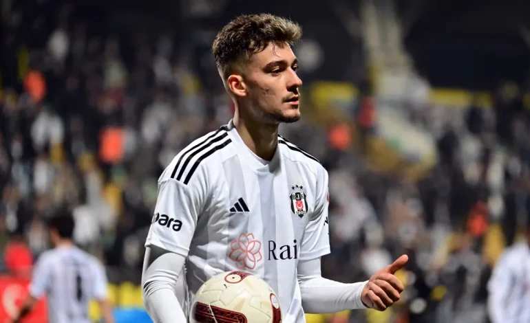 Trajneri i Besiktas vlerëson Muçin: I nevojshëm për skuadrën, kam besim tek aftësitë e tij