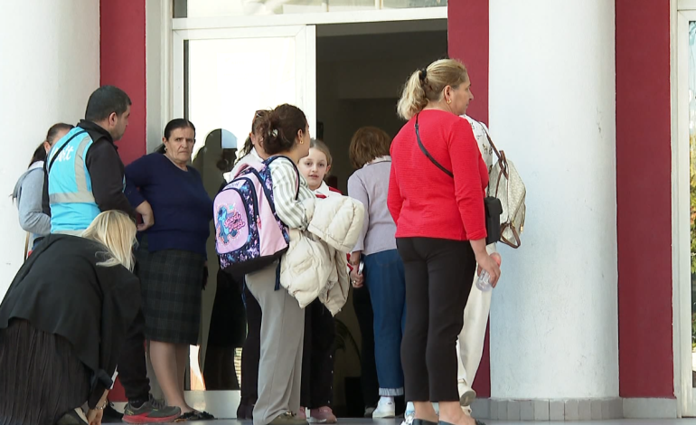 Karamele që të përgjum? Analizat e policisë treguan se nuk ka asnjë lëndë kimike: Fëmija përdori ilaçet e të atit