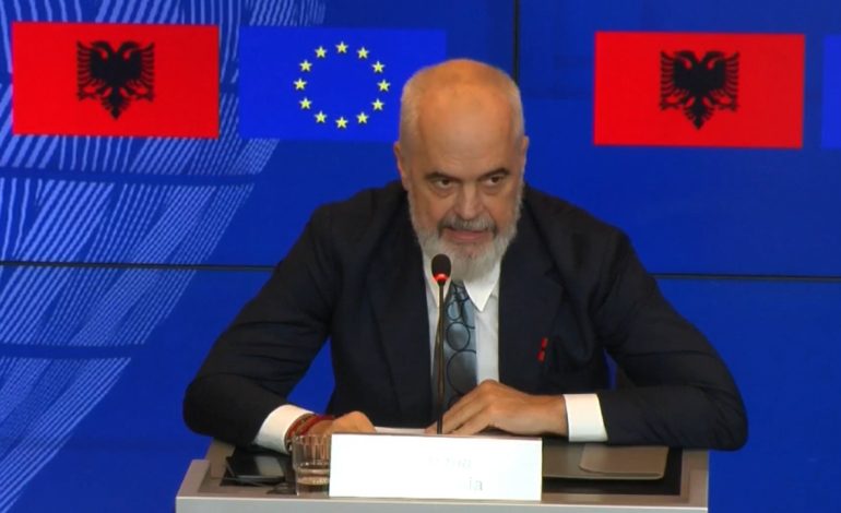 “Janë tema interesante për historianët se me kë bëri dashuri nëna e Heroit Kombëtar”, Rama për konfliktin Bullgari-Maqedoni e Veriut-Greqi: Nuk është sulm!