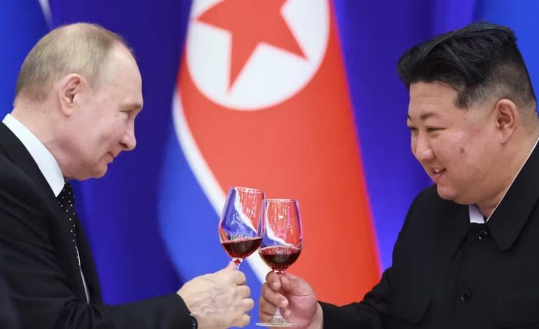 “Miku im më i mirë”, Kim Jong-Un i dërgon mesazhin e ‘veçantë’ Putinit për ditëlindje/ Çfarë fshihet pas alenacës Rusi-Kore e Veriut?