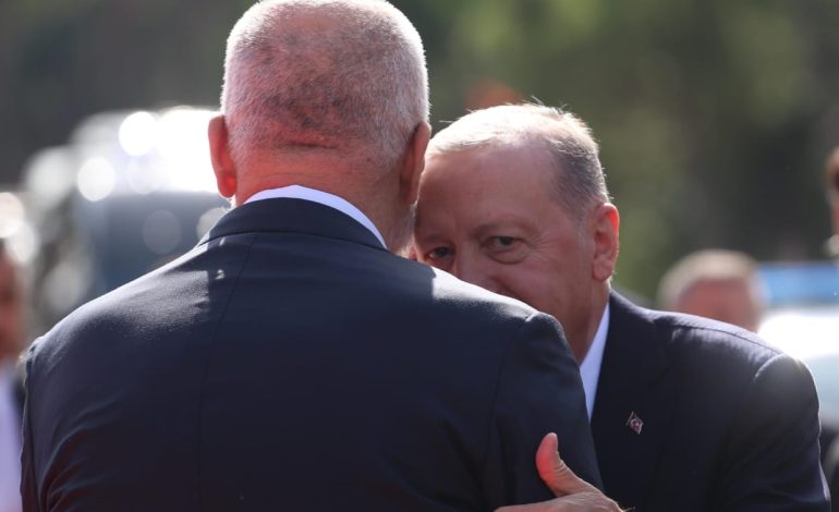 Konferenca për mediat, Erdogan: Jam i nderuar që jam në vendin mik dhe vëllazëror