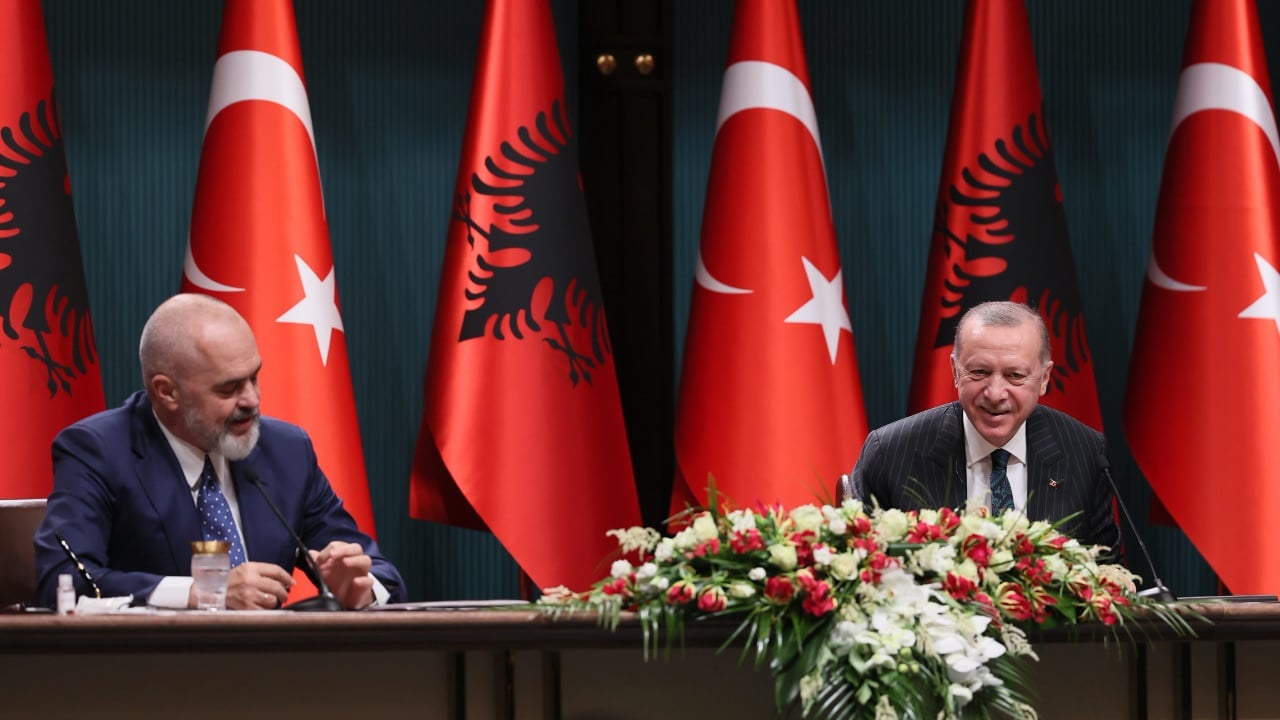 Nga takimi me Begajn, konferenca e përbashkët me Ramën dhe inaugurimi i xhamisë së Namazgjasë/ Zbardhet agjenda e plotë e vizitës së Erdogan në Tiranë