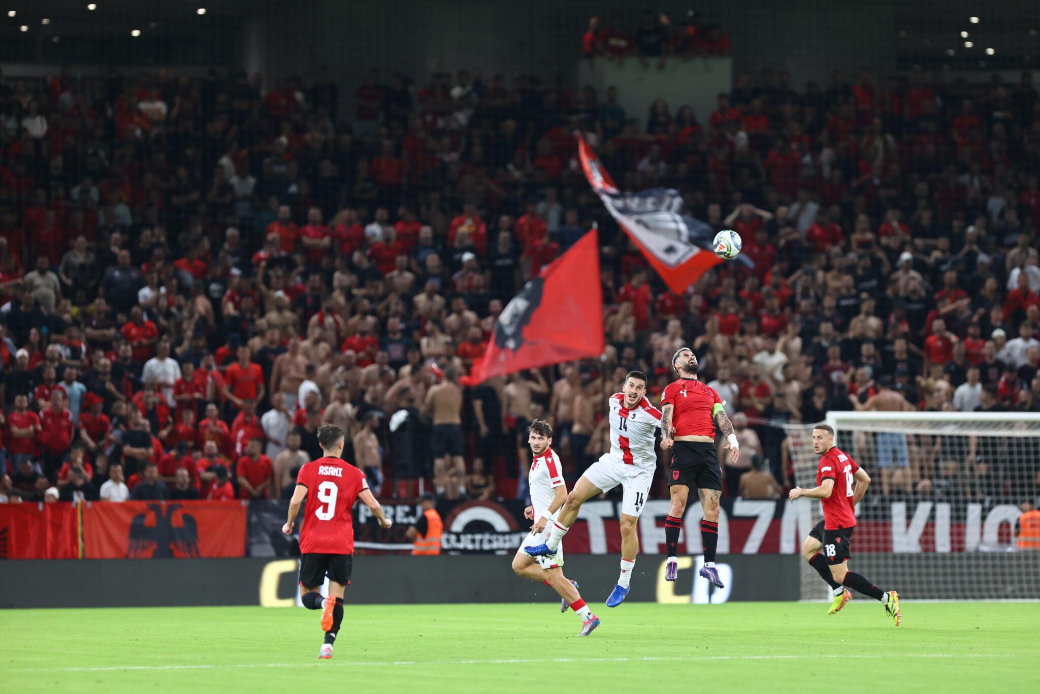 Ndeshjet Ukrainë-Shqipëri dhe Shqipëri-Gjeorgji, UEFA gjobit FSHF-në për incidentet e shkaktuara nga tifozët shqiptarë