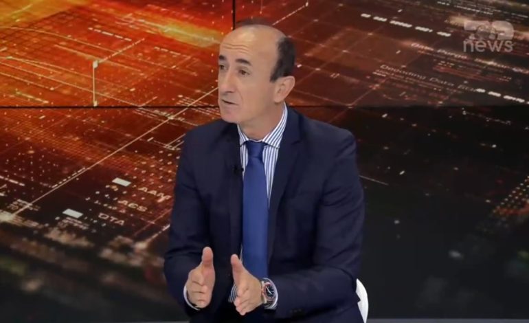 “Me libra në dorë dhe duke punuar”, Sula tregon takimin me Salianjin në burg: Nuk do ta lemë vetëm