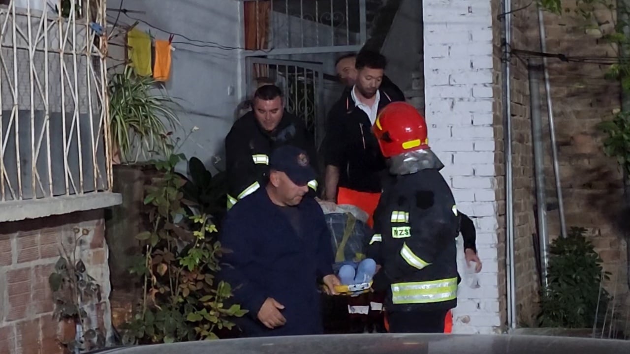 Tentoi të vriste prindërit e tij të moshuar duke i vënë zjarrin banesës, Gjykata e Fierit merr vendimin për 42-vjeçarin