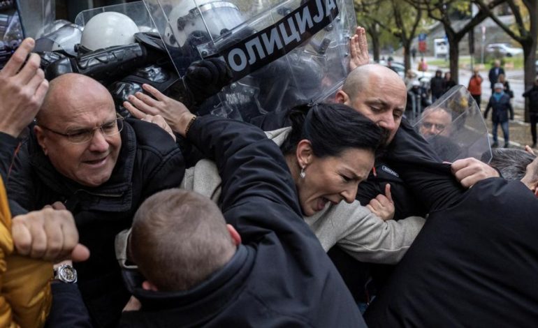 Protesta për tragjedinë në Novi Sad, arrestohen dhjetëra qytetarë në Serbi