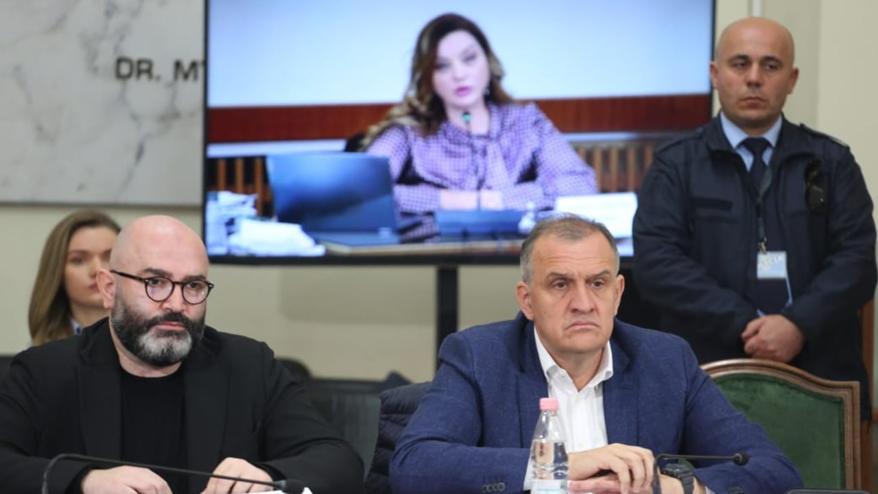 “Po e keqpërdorni atë të shkretin”, Beqaj irritohet pas deklaratës së Vokshit: Mos i përdorni ato epitete! Hallin tënd s’ta zgjidh dot unë