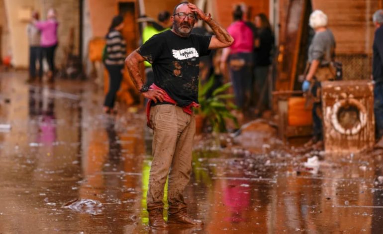 Përmbytjet vdekjeprurëse në Spanjë/ Si banorët e Valencias u bllokuan pa asnjë paralajmërim, fatkeqësia më e madhe natyrore në dekada