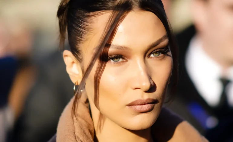 Si rrallëherë, Bella Hadid ndan foto të ëmbla me nënën