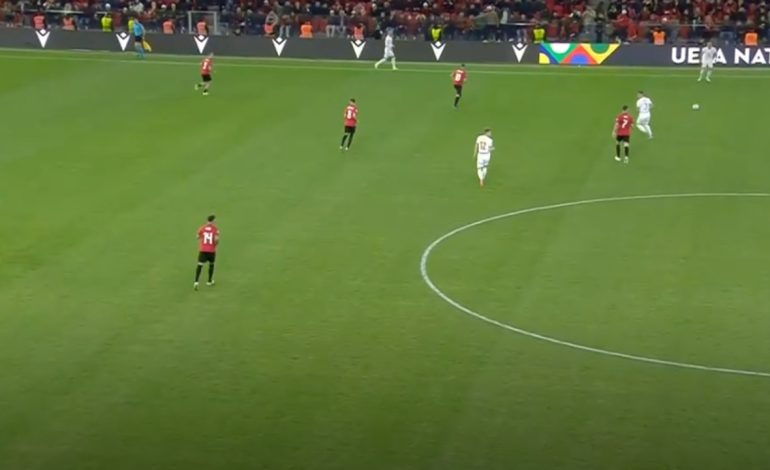 LIVE SHQIPËRI-REP. ÇEKE/ Nis pjesa e dytë, kuqezinjtë në kërkim të golit të avantazhit