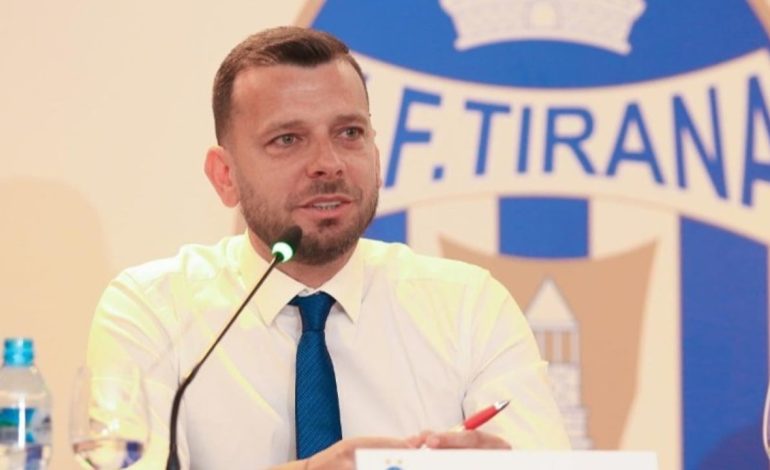 Një pikë larg vendit të fundit, Tirana shkarkon Bledi Shkëmbin nga stoli bardheblu