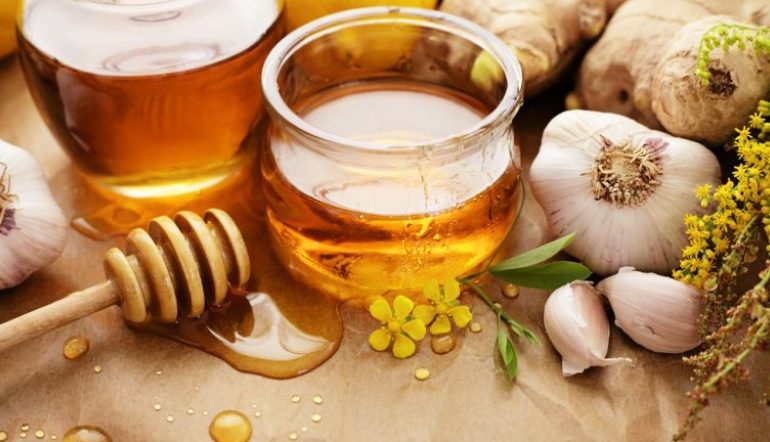 Kura 5 Ditore me Mjaltë dhe Hudhra  – Efekte të Forta në Organizëm