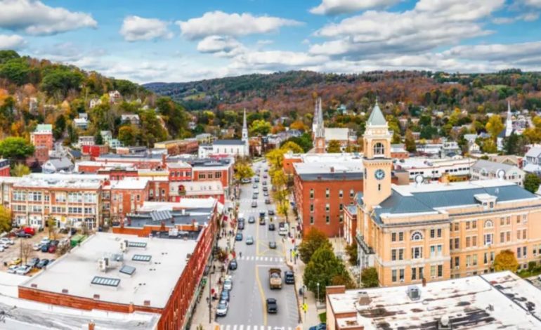 Hapen qendrat e votimit në Vermont, kush prej kandidatëve shihet fitues në këtë shtet