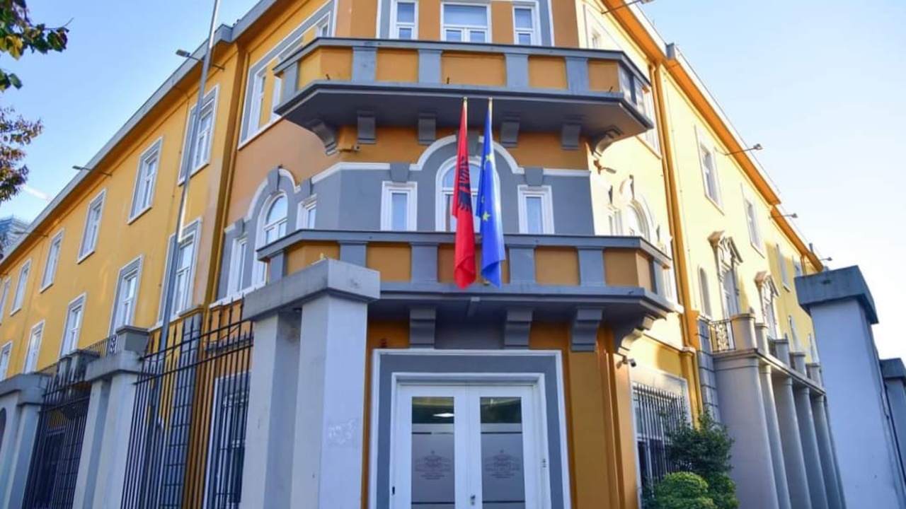 Zgjedhjet në Federatën e Atletikës, Manastirliu “zbut gjakrat”! Ministria ul në tavolinë Izmir Smajlan, Luiza Gegë, Gjergj Rulin dhe Taulant Stërmasin
