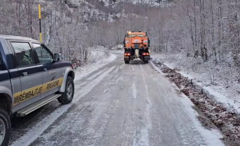 Moti i keq përfshin qarkun e Shkodrës! Bllokohen disa akse rrugore, shumë fshatra pa energji elektrike