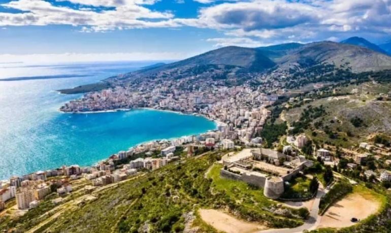 “Maldivet e Evropës”, revista “SOS International” shkruan për Shqipërinë: Destinacioni i preferuar evropian për pushime