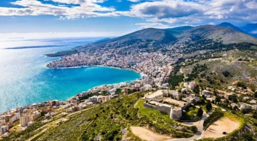 “Maldivet e Evropës”, revista “SOS International” shkruan për Shqipërinë: Destinacioni i preferuar evropian për pushime