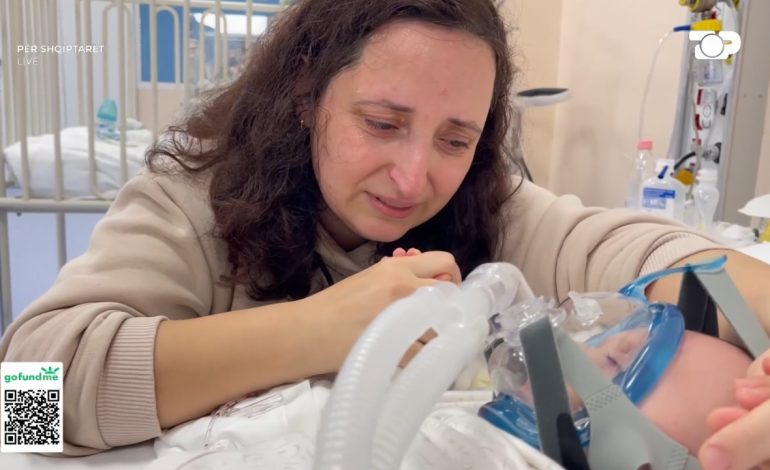 “Për Shqiptarët”/ Lindi vetëm 850 gram, vuajtjet dhe sakrificat e familjes së Valdrinit! 1 vjeçari në luftë për jetën