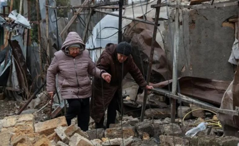 Sulme të rënda me dronë kundrejt njëra-tjetrës, Ukraina i afrohet Moskës