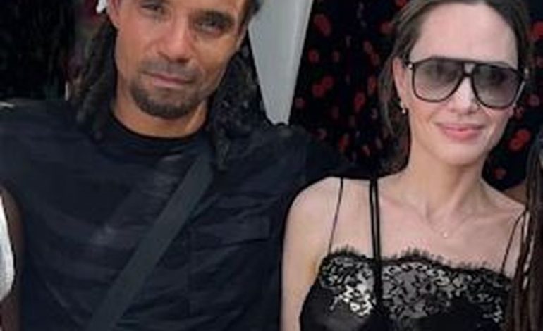 A janë Angelina Jolie dhe Akala në një lidhje?