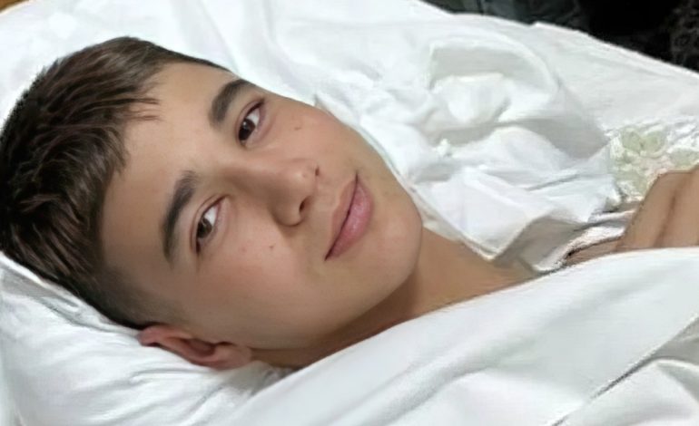 “Prindërit e mi janë të varfër, nuk paguajnë dot”, Luis Meçja kërkon ndihmë për t’u shëruar: Jam i plagosur 4 herë me thikë