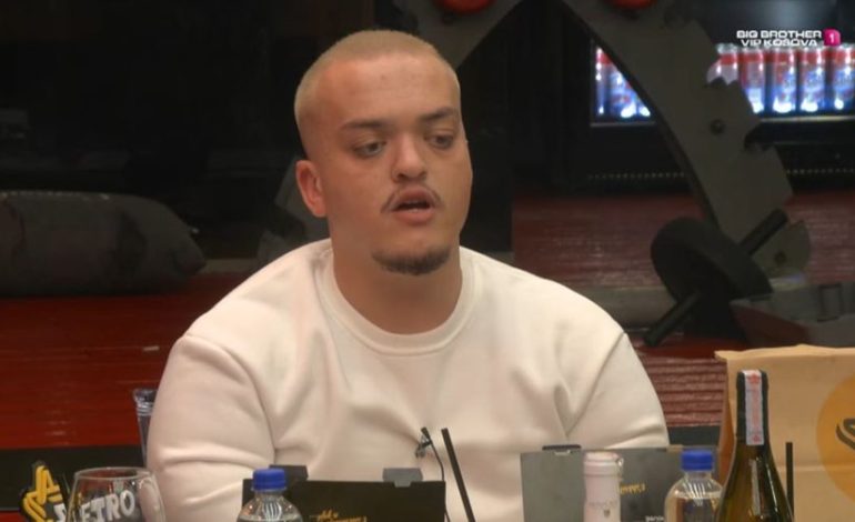 “Pse i ngacmon vajzat kur je fetar?”/ Burimi zihet ‘ngushtë’ nga pyetja