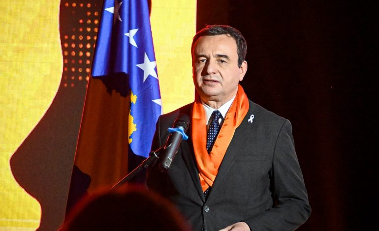 Kurti lavdëron jetëgjatësinë e qeverisë së tij, por kritikët vënë në dyshim rezultatet