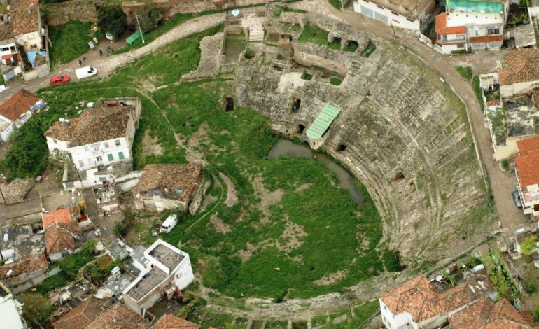 Arkeologët ngrenë alarmin për ‘privatizimin’ e gërmimeve arkeologjike në Durrës