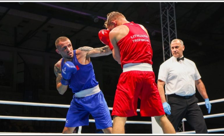 Alban Beqiri, kampion Ballkani, ngre flamurin kuqezi në Serbi: Ndjehem i nderuar të përfaqësoj Shqipërinë