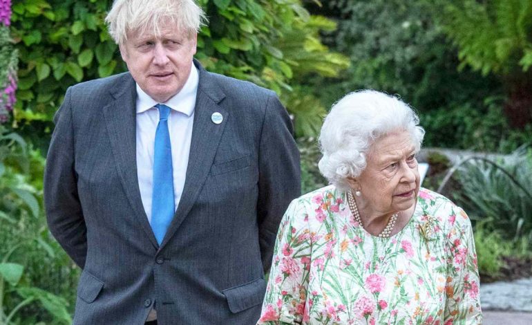 Dy ditë përpara vdekjes, Mbretëresha Elizabeth u tall me Boris Johnson: Të paktën nuk do më varrosë ai idioti