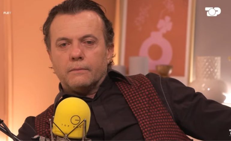 “E doja shumë”, Laert Vasili rrëfen mes lotësh në “Flet” si u njoh me prostitutën: Isha nisur për prova në teatër dhe…
