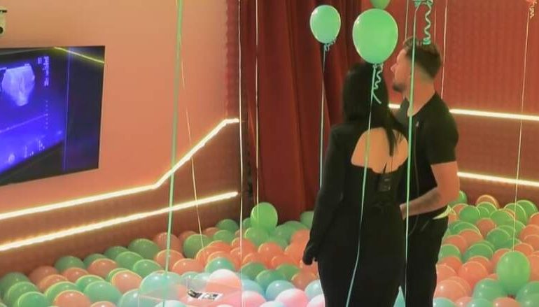 Partnerja i jep lajmin e bukur Mevlanit; së shpejti do bëhen prindër