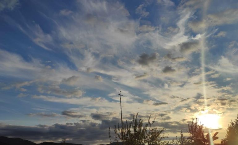 Parashikimi i motit/ Kthjellime dhe vranësira, ja sa shkojnë temperaturat