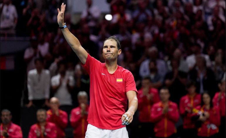 Nadal thotë Mjaft, lot dhe duartokitje në Malaga për të nderuar legjendën e tenisit