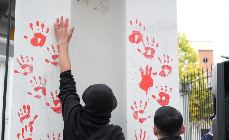 Qindra protestues kërkojnë përgjegjësi për vrasjen e 14-vjeçarit