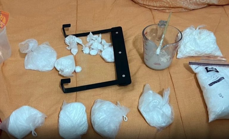 EMRAT/ Detaje nga laboratori i drogës në Fushë Krujë, zbulohet kush janë “kokat” e grupit! Ndërtesa ishte në pronësi të…