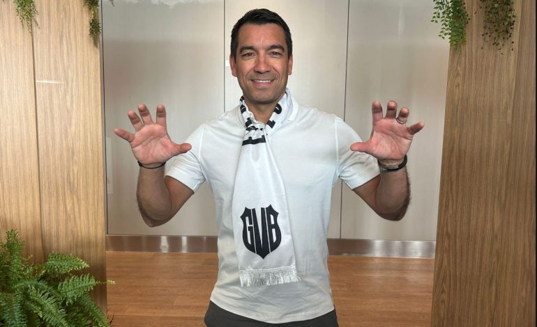 Muçi së shpejti me trajner të ri, klubi turk gjen zëvendësuesin e Van Bronkhorst