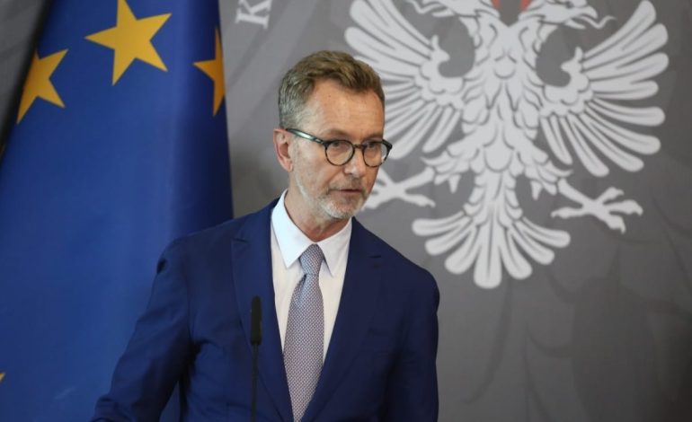 Ambasadori Gonzato uron Pavarësinë: Shumë sfida janë përpara, por BE është e përkushtuar të qëndrojë me Shqipërinë në çdo hap