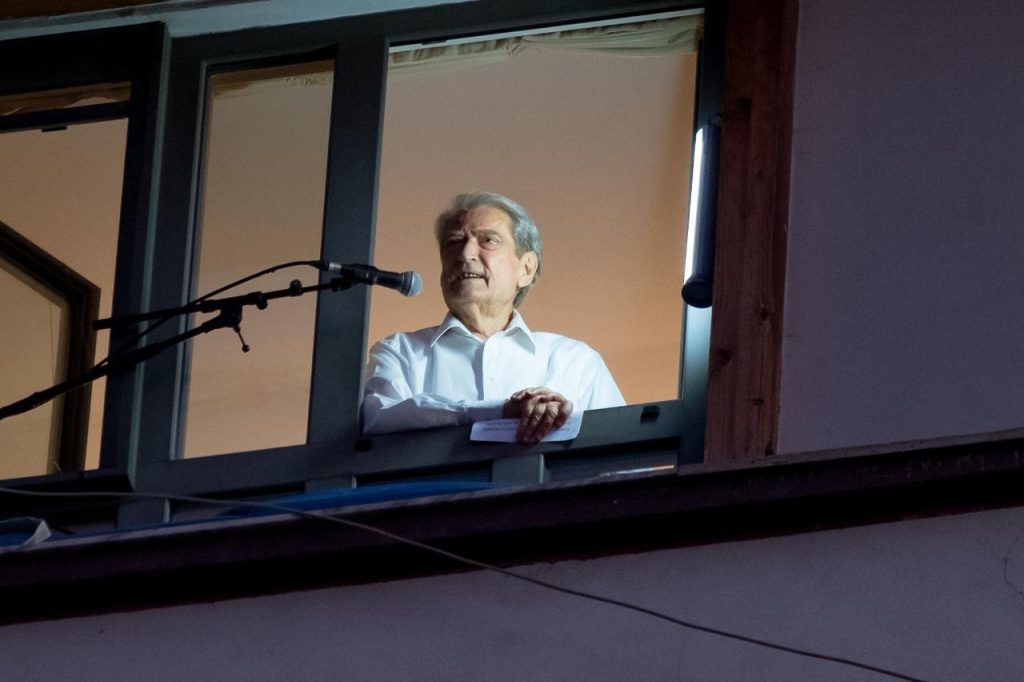 Pas kreut të SPAK, Berisha shpërthen edhe ndaj kryetares së KLP: Ti je njeri i krimit, ke turpëruar veten