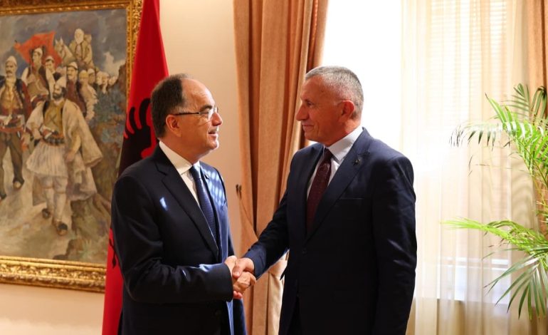 “Hapja e Konsullatës në Bujanoc, një hap i rëndësishëm”/ Begaj pret deputetin shqiptar të Parlamentit Serb: Askush të mos dënohet për…