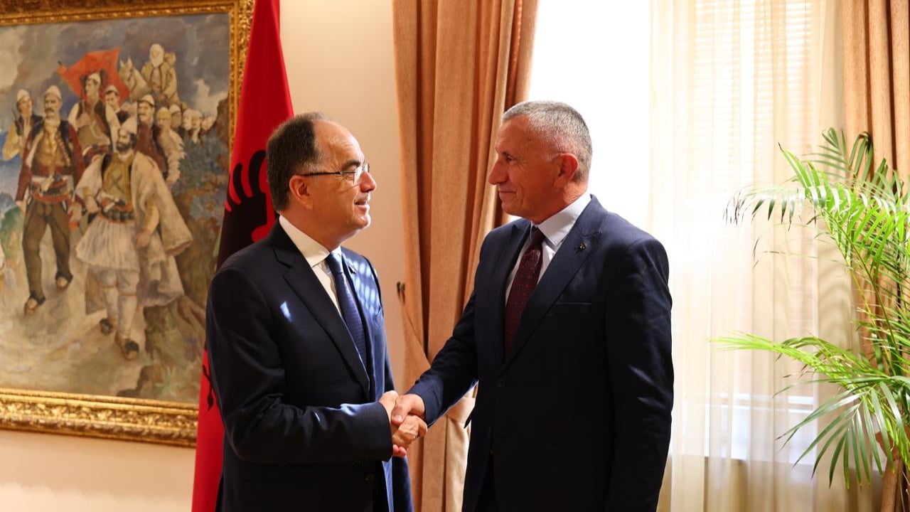 “Hapja e Konsullatës në Bujanoc, një hap i rëndësishëm”/ Begaj pret deputetin shqiptar të Parlamentit Serb: Askush të mos dënohet për…