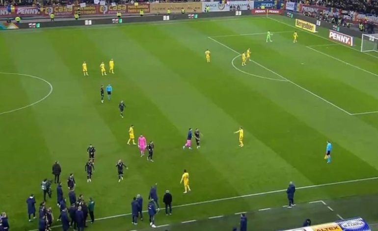 Kore anti-shqiptare në Bukuresht/ Ndërpritet sfida Rumani-Kosovë, kapiteni Rrahmani merr lojtarët drejt dhomave të zhveshjes