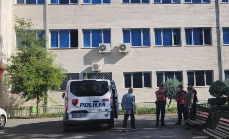Në Universitetin “Aleksandër Xhuvani” provimet merren me lekë në dorë, arrestohet një person. Pedagogët me detyrim paraqitje