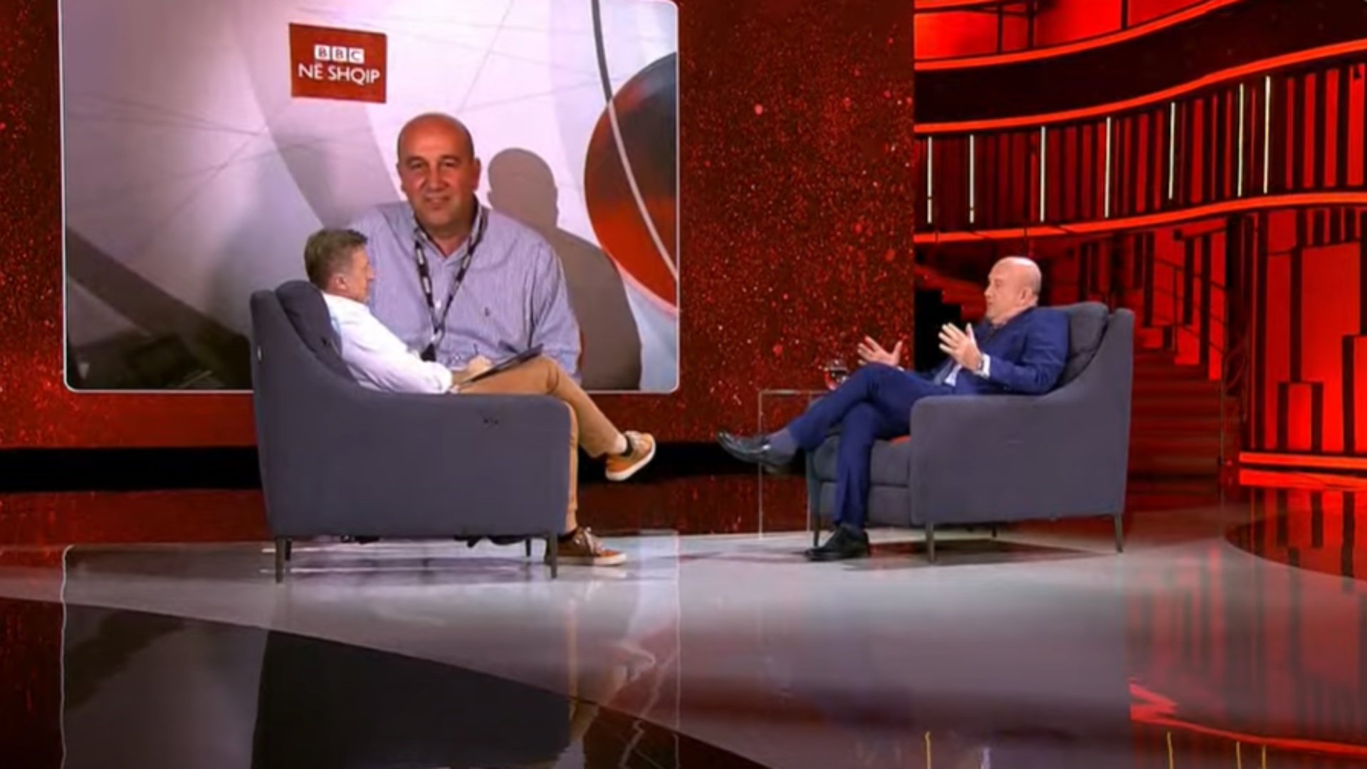 “Mbylli transmetimin pasi nuk do të kishte ndikim”, gazetari Arben Manaj rrëfen se si u dorëzua BBC gjatë regjimit komunist