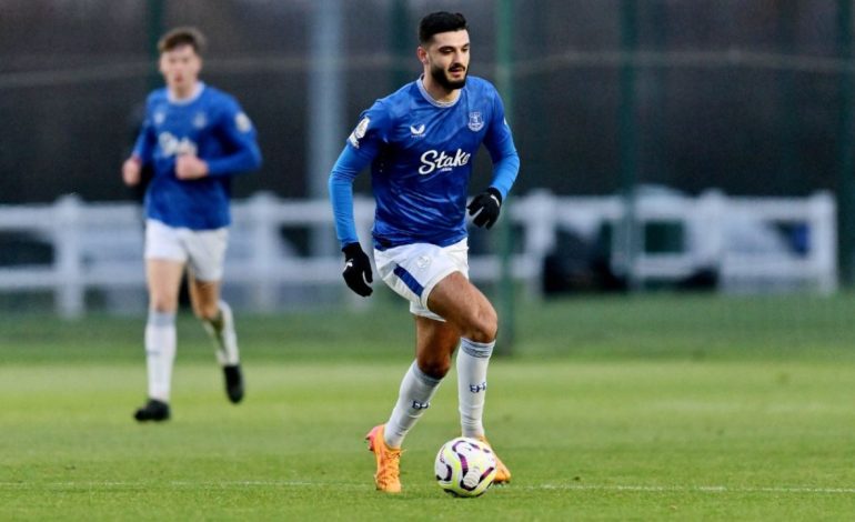 VIDEO/ Broja është gati të debutojë si titullar te Evertoni, sulmuesi i Kombëtares zbret sërish në fushë me të rinjtë dhe kthehet në protagonist