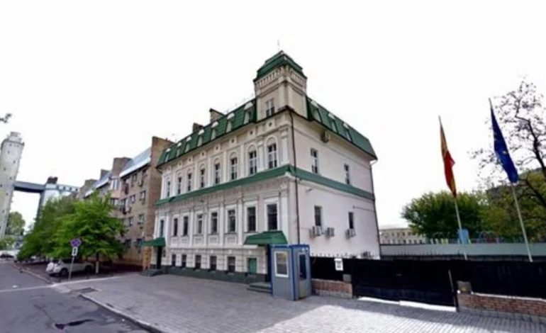 Çfarë sulmi ajror do të ndodhë në Kiev? Pas SHBA-së, edhe Spanja mbyll ambasadën në Ukrainë, zbulohet e-maili