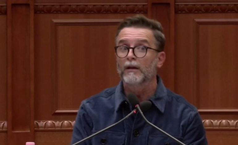 “Bonusi nuk është për fushatë”, deputeti socialist Erion Braçe mbron projekt buxhetin e 2025