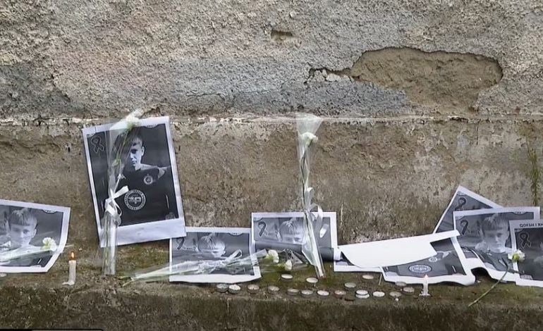 “Djalë i vetëm! Në momentet e fundit kërkonte mamanë”, një ditë pas tragjedisë, shokët e shkollës së Martinit me lot në sy: S’mund t’i marrësh jetën!